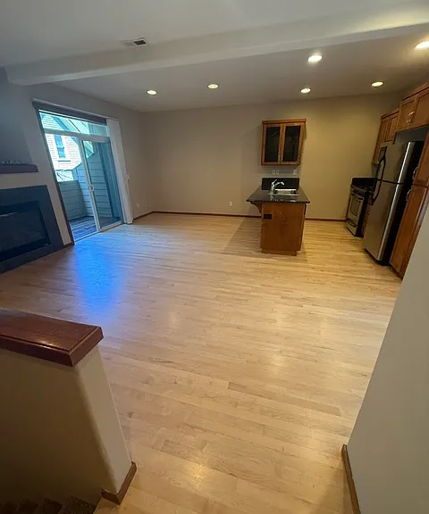 4 SW Boundary St #3 — Photo 4