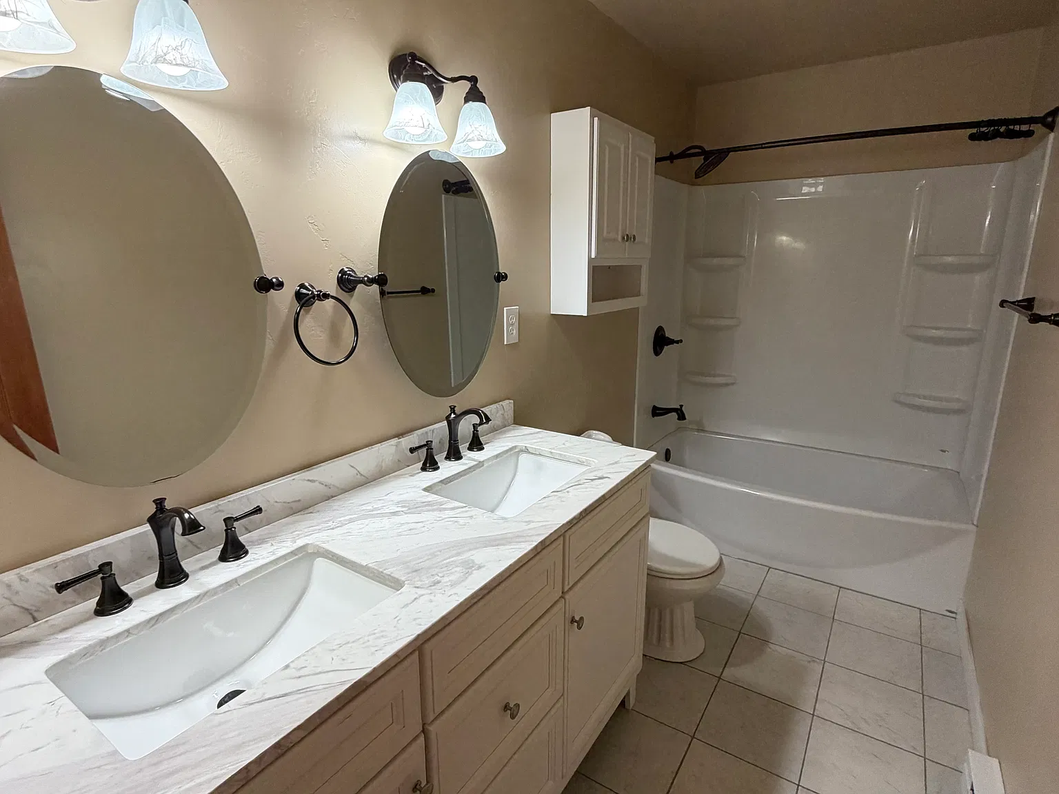 3 bed, 1872 sqft, $3,000 — Photo 3