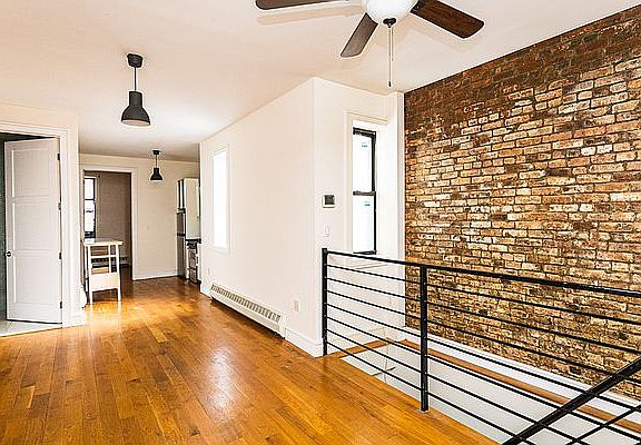 4th image of 208 Evergreen Ave #1B