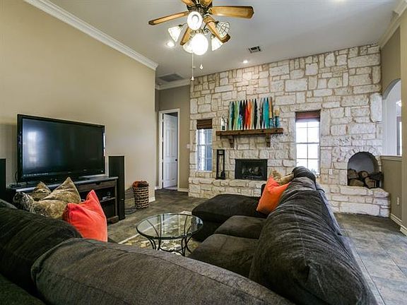 3rd image of 412 Love Bird Ln