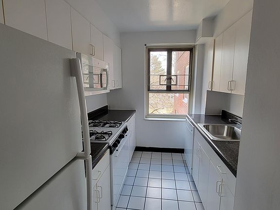 4th image of 6740B 193rd Ln #3B