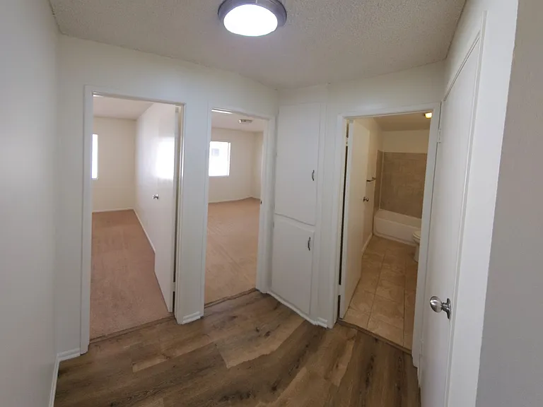 135-153 S Hemlock St — Photo 30