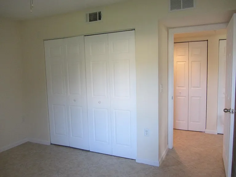 211 SW Palm Dr — Photo 5