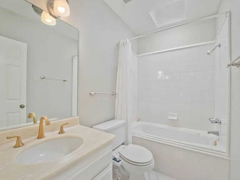 21730 Marylee St — Photo 19