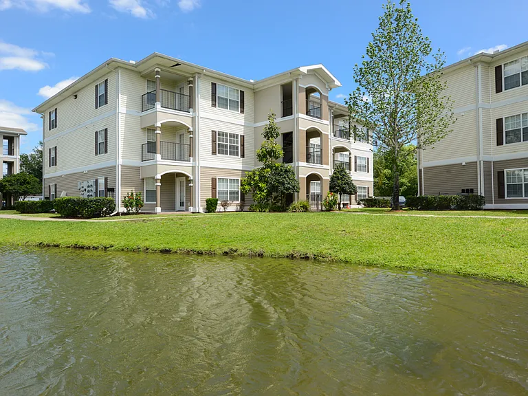 Addison Landing — Photo 23