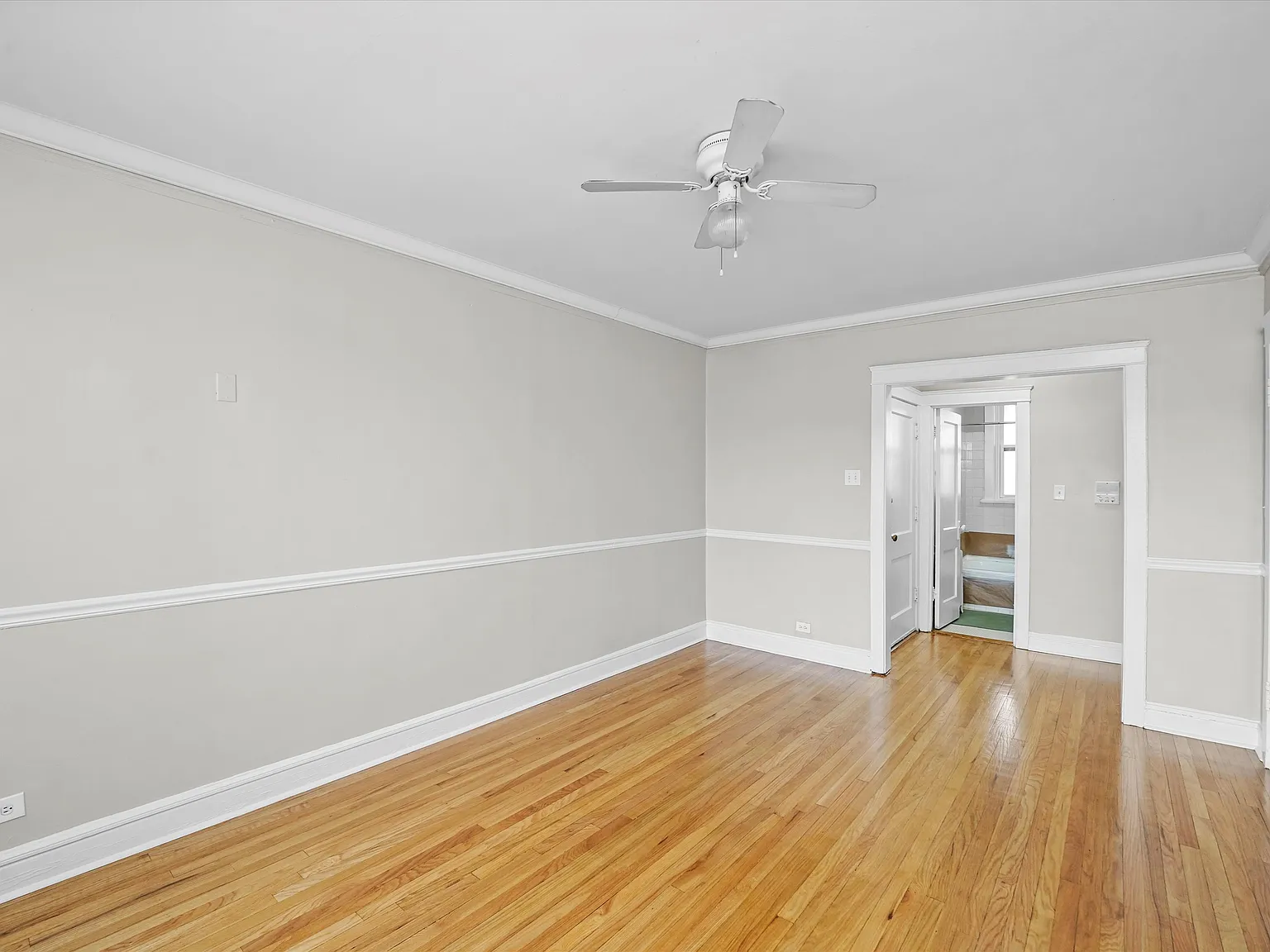 Spacious and Bright Top-Floor Forest Park Studio | Eat-In Kitchen | Heat Included | Near Blue Line — Photo 1