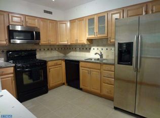54302 Delaire Landing Rd #302, Philadelphia, PA 19114