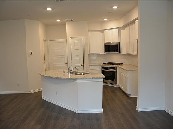 5th image of 2455 Klamath Dr