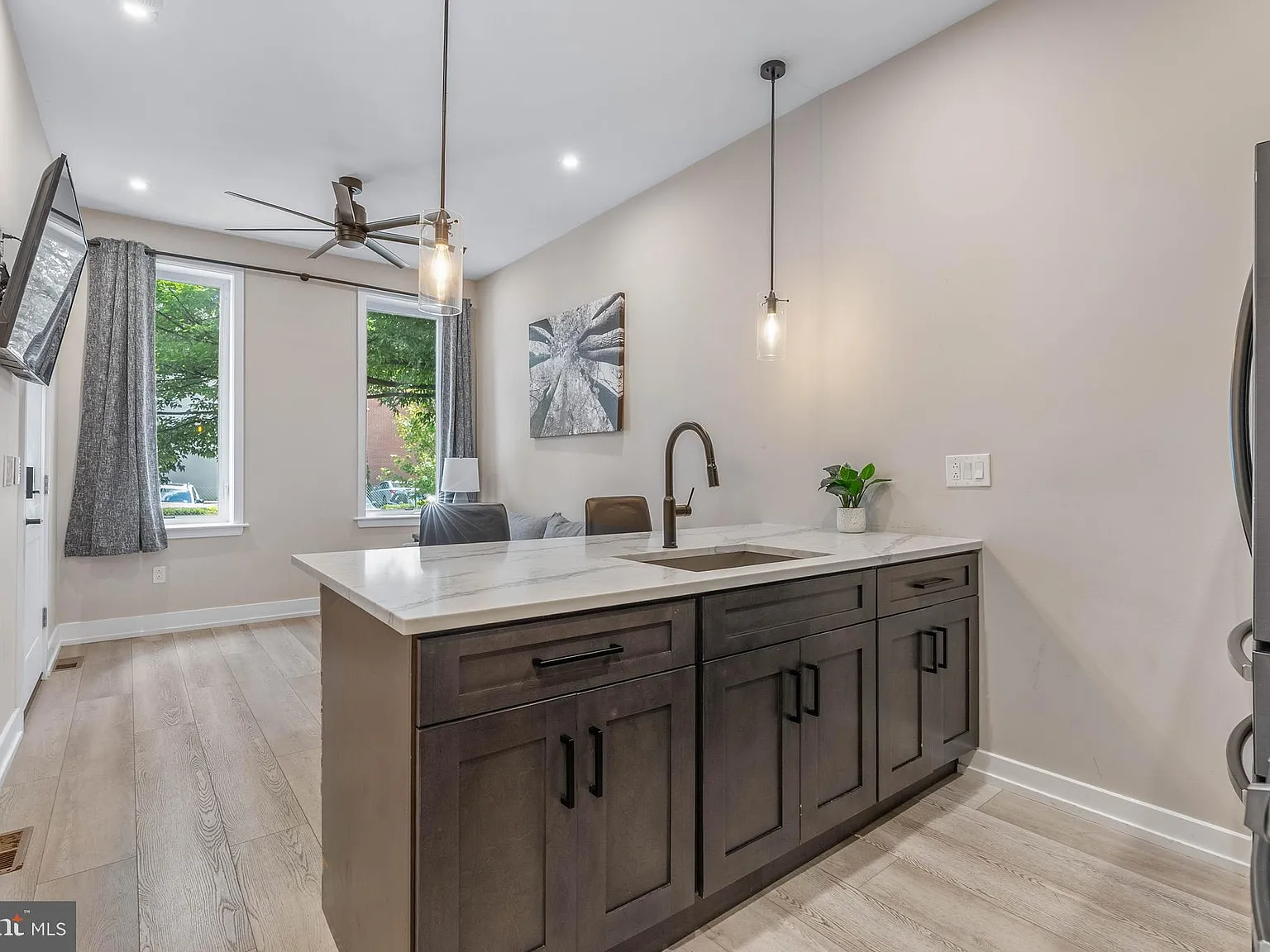 2 bed, 1013 sqft, $2,895 — Photo 2