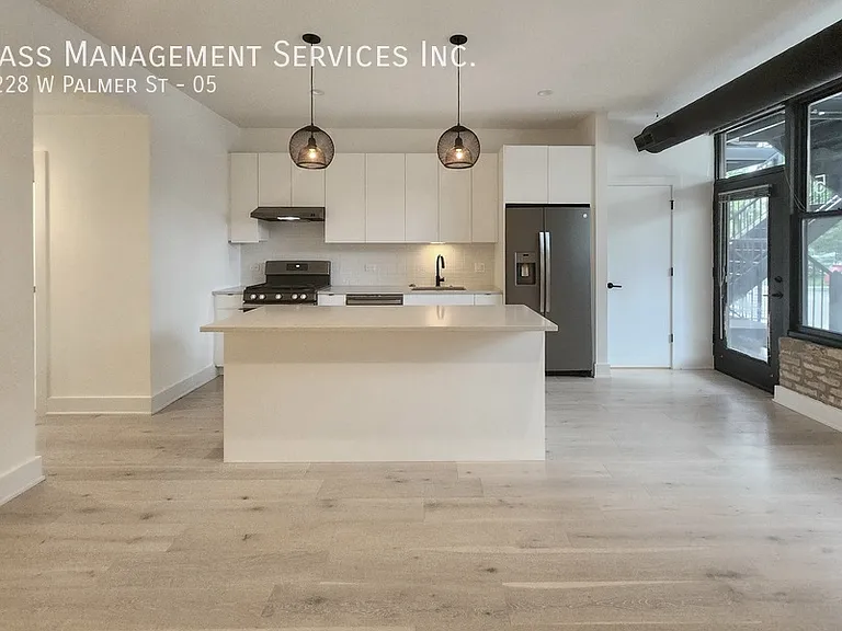 3228 W Palmer St #5 — Photo 1