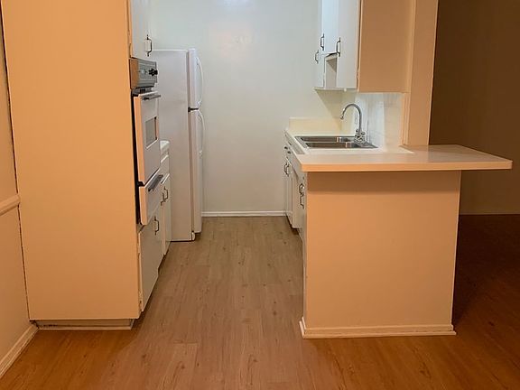 2nd image of 7067 Hawthorn Ave APT 15
