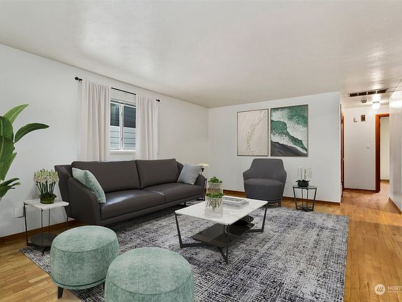 5th image of 6838 Yakima Avenue