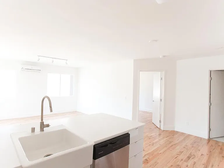201 Avenue 55 #205 — Photo 7