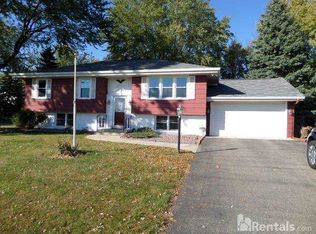 3924 102nd St W, Bloomington, MN 55437