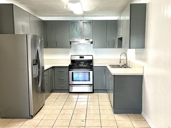 3rd image of 14808 Blythe St #10