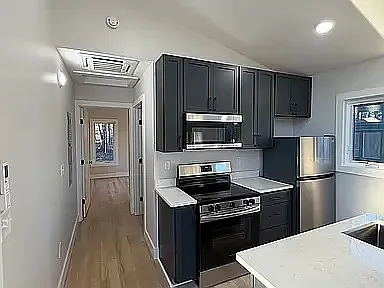 2 bed, 760 sqft, $1,650 — Photo 2