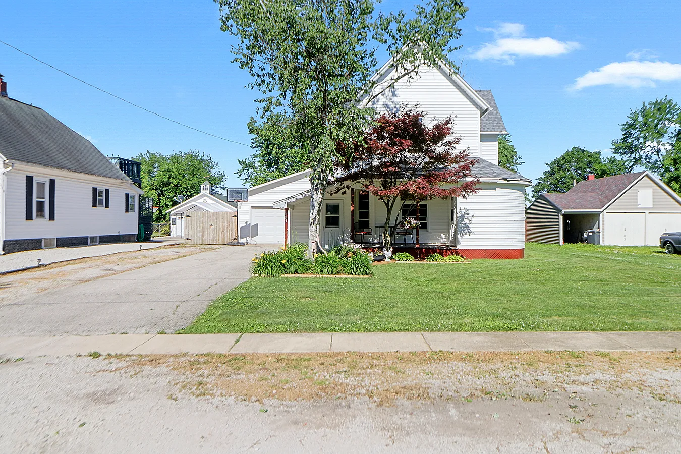 207 N Elm St photo 1