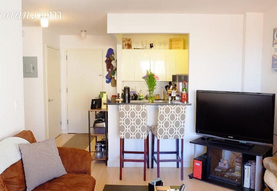 1st image of 1078 Fulton St APT 4D