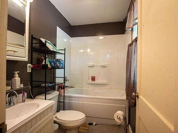 5th image of 621 N 7th St