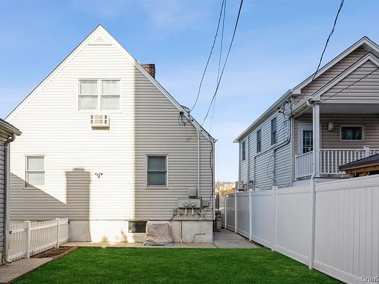 322 E Penn St — Photo 12