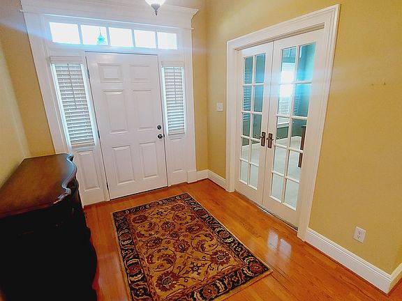 2nd image of 934 Saint James Dr