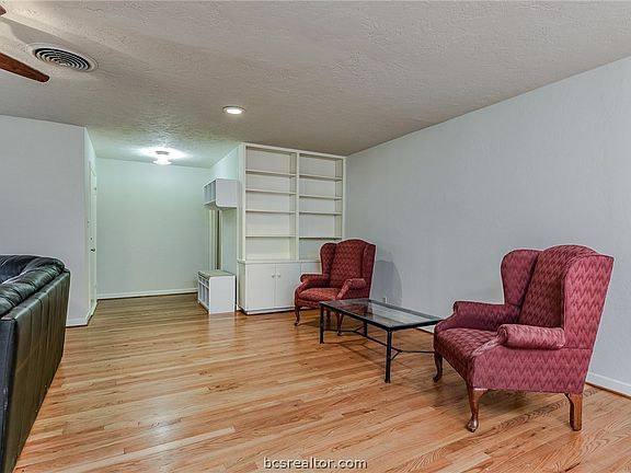 5th image of 4108 Nagle St #Cob