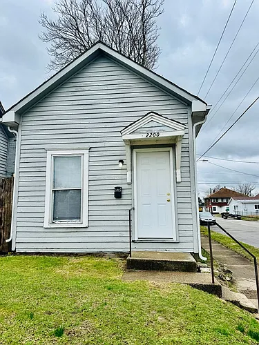 2200 Queen Ave Photo 1