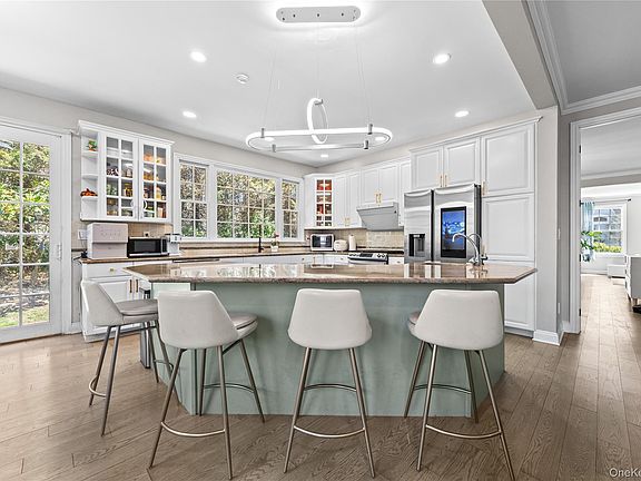 5th image of 16 Mackay Way