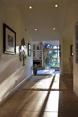 Entrylooking into
        famroom