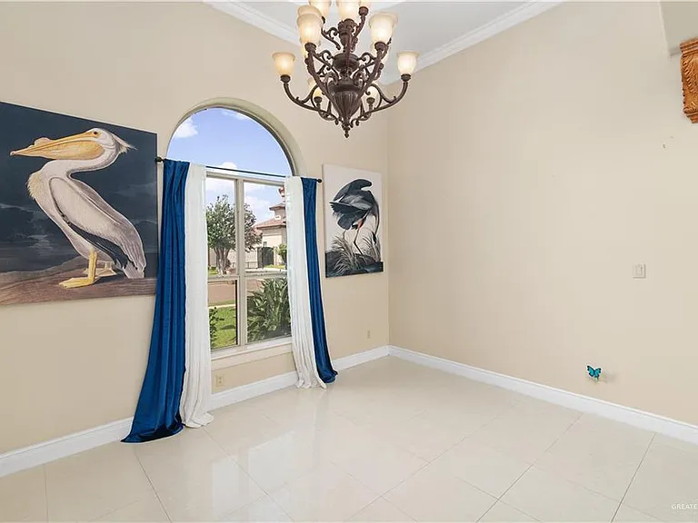 2401 W Rhin Dr — Photo 11