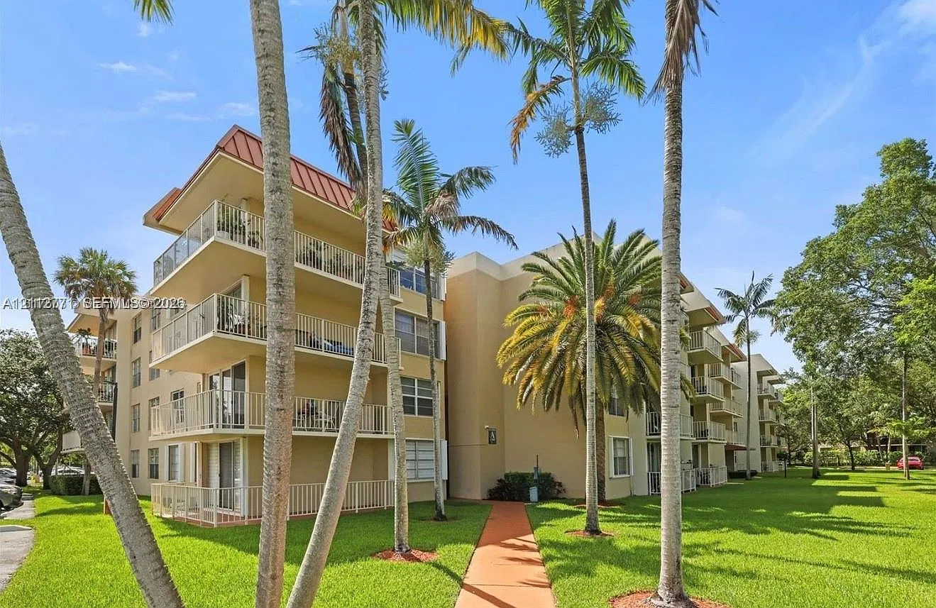 13100 SW 92nd Ave — Photo 1