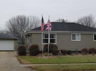 1246 S Oakhill Ave, Janesville, WI 53546