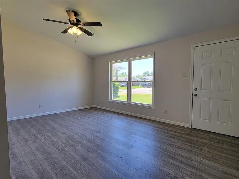 59 Cedar Ridge Dr — Photo 2