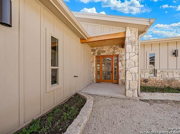 4th image of 100 Skylar Dr