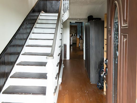 5th image of 391 Railroad St