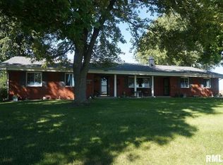 1404 N Topper Dr, Mount Pulaski, IL 62548