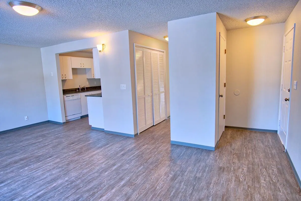 1302 Knoxville Blvd — Photo 4