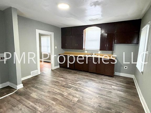 3rd image of 515 S 15th St #515