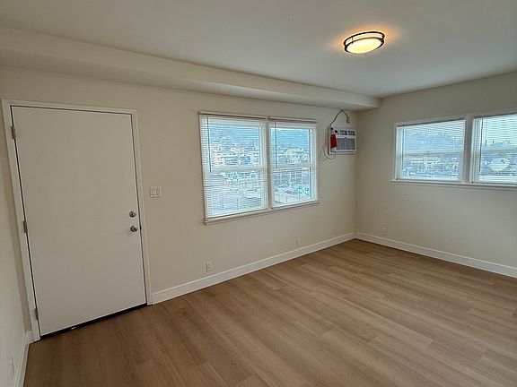 3rd image of 3160 Hollycrest Dr APT 7