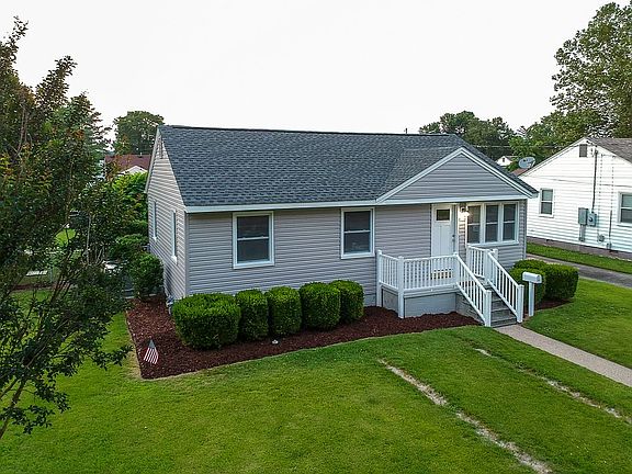 2nd image of 901 Avalon Ave