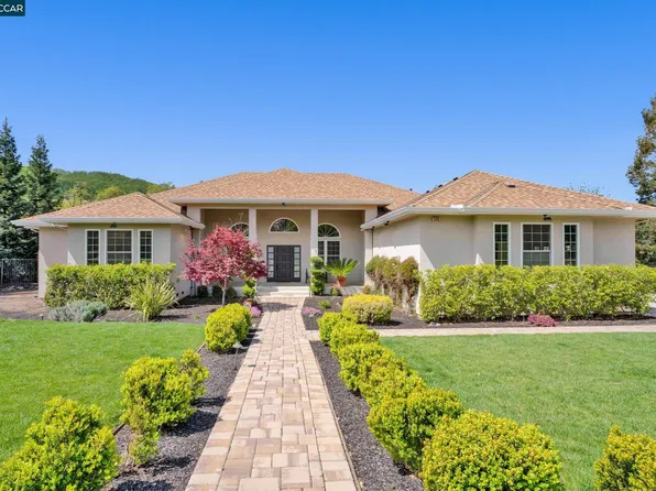 550 Pine Creek Rd, Walnut Creek, CA 94598