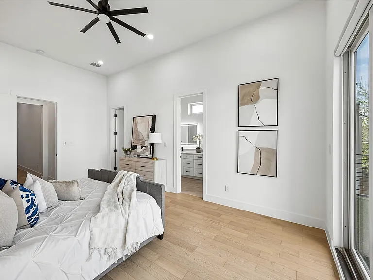 4217 Roseland Ave — Photo 13
