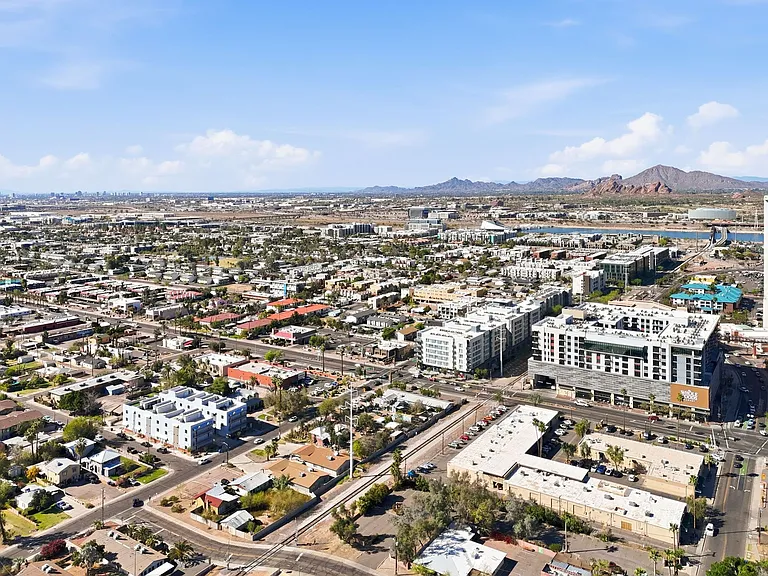 Elevate Your Urban Experience! Move in before the end of the month and get 10 weeks FREE Rent! — Photo 9