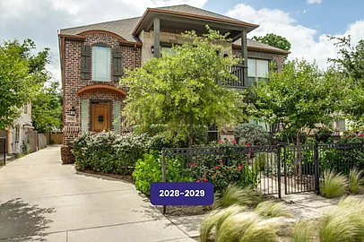 2712 Lubbock Ave