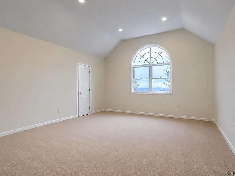 25 Round Hill Rd — Photo 27