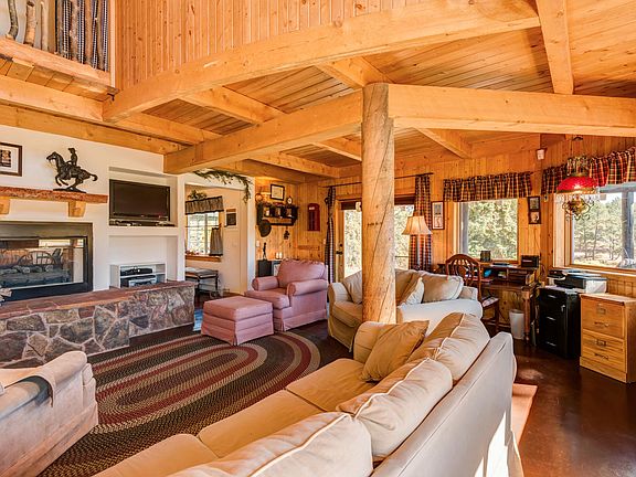 B2 - Living Room 4.jpg