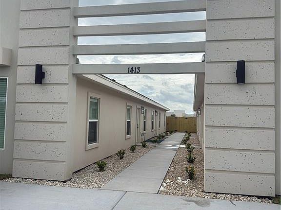 2nd image of 1413 Vine Ave #1