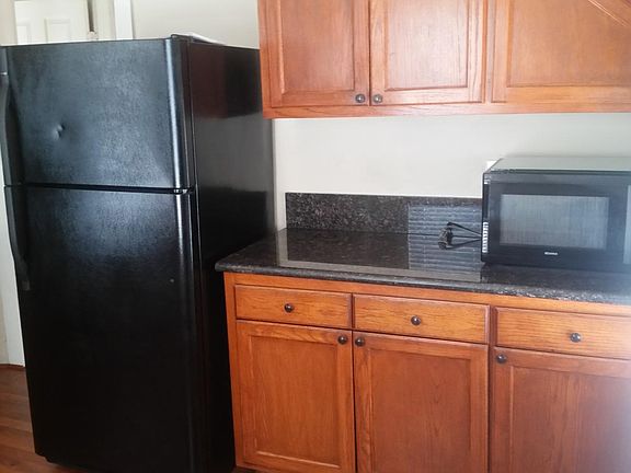 5th image of 814 W Grand Blvd #B