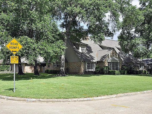 3rd image of 2003 Millwood Dr