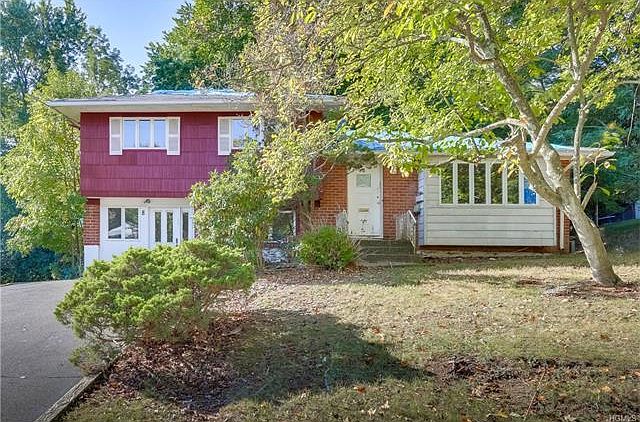 1st image of 8 Briarcliff Dr